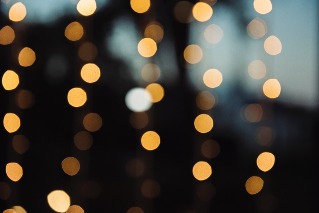 blurred-blurry-bokeh-dark-567985