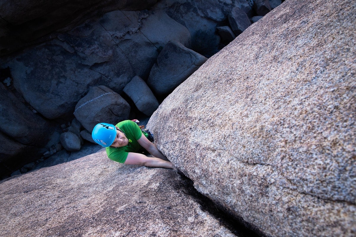 candid-outdoor-adventure-photography-rock-climbing