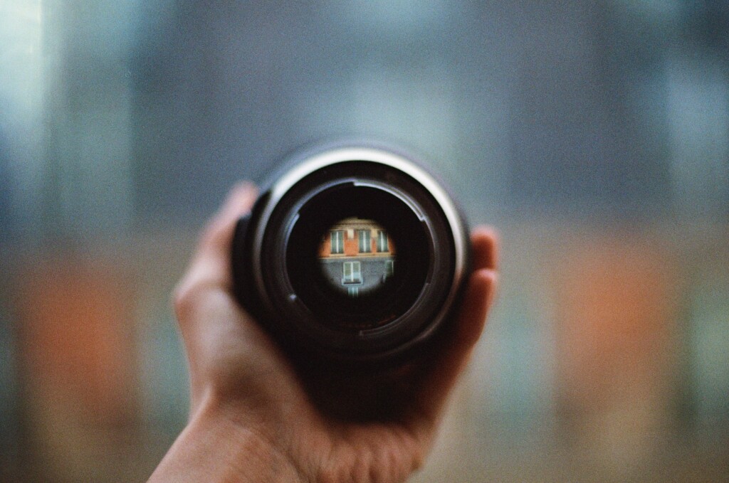 camera-lens-with-wide-aperture